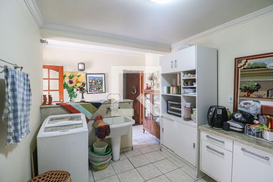 Área de Serviço de casa para alugar com 4 quartos, 200m² em Nonoai, Porto Alegre