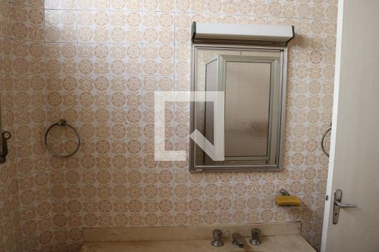 Banheiro 01 de casa para alugar com 4 quartos, 250m² em Vila Romana, São Paulo