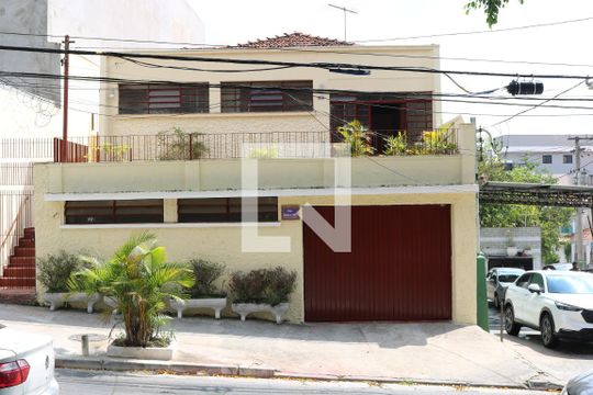 Casa para alugar com 4 quartos, 250m² em Vila Romana, São Paulo