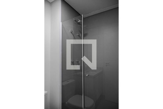 Banheiro de kitnet/studio para alugar com 1 quarto, 33m² em Vila Cordeiro, São Paulo