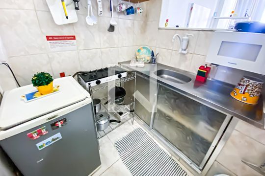 Cozinha de kitnet/studio para alugar com 1 quarto, 33m² em Centro, Rio de Janeiro