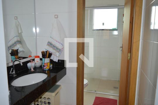 Banheiro de apartamento à venda com 3 quartos, 76m² em Parque Xangri-lá, Contagem