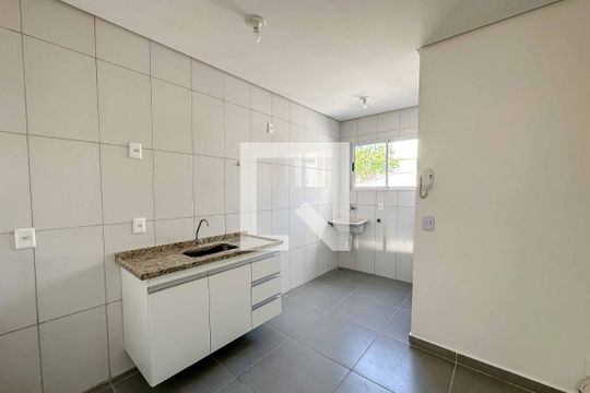 Cozinha de apartamento para alugar com 1 quarto, 32m² em Parque Peruche, São Paulo