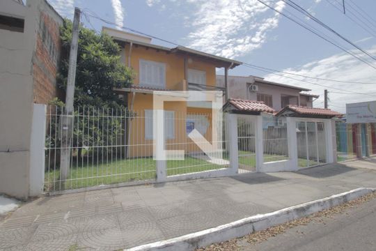 Fachada de casa à venda com 4 quartos, 200m² em São José, Canoas