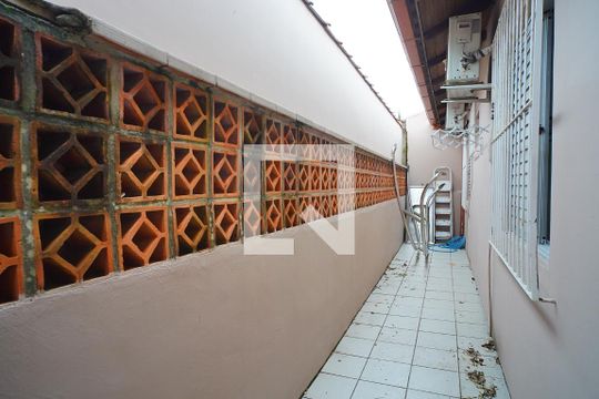 Pátio fundos de casa para alugar com 2 quartos, 107m² em Ingleses do Rio Vermelho, Florianópolis