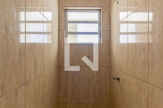 Banheiro 1 de casa de condomínio para alugar com 2 quartos, 50m² em Vila Zelina, São Paulo