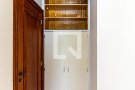 Corredor - Armário de apartamento para alugar com 3 quartos, 111m² em Higienópolis, São Paulo