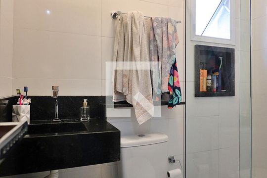 Suíte - Banheiro do Quarto 2 de apartamento à venda com 3 quartos, 104m² em Vila Curuca, Santo André
