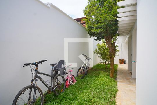 Sala 2 - vista Pátio de casa para alugar com 3 quartos, 182m² em Campeche, Florianópolis