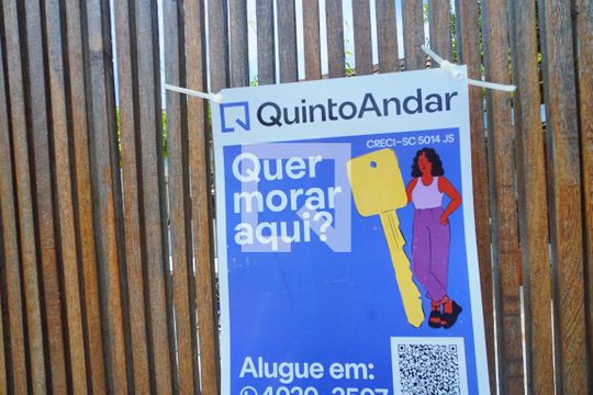 Plaquinha  de casa para alugar com 3 quartos, 182m² em Campeche, Florianópolis