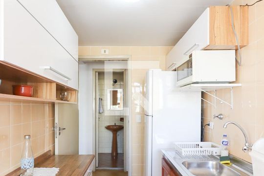 Cozinha de apartamento para alugar com 1 quarto, 40m² em Jardim São Dimas, São José dos Campos