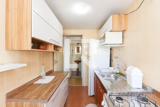 Cozinha de apartamento para alugar com 1 quarto, 40m² em Jardim São Dimas, São José dos Campos