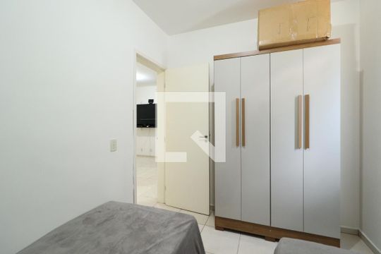 Quarto 2 de apartamento para alugar com 2 quartos, 44m² em Gávea, Uberlândia