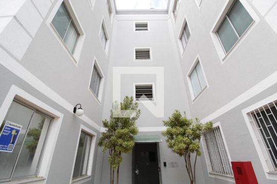 Fachada do bloco de apartamento para alugar com 2 quartos, 44m² em Gávea, Uberlândia