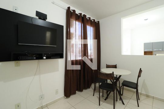 Sala de apartamento para alugar com 2 quartos, 44m² em Gávea, Uberlândia