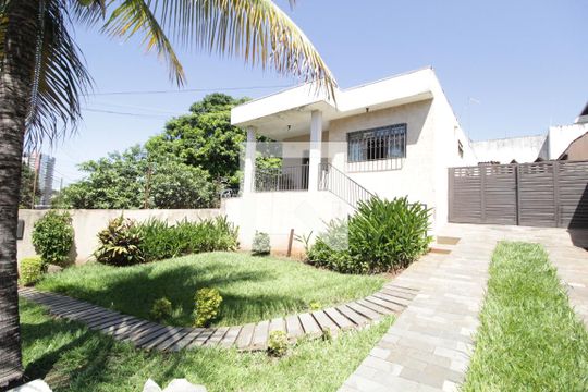 Fachada de casa para alugar com 3 quartos, 200m² em Tabajaras, Uberlândia