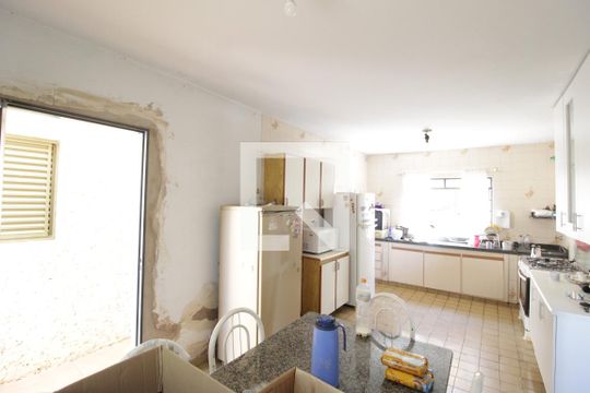 Cozinha de casa para alugar com 3 quartos, 200m² em Tabajaras, Uberlândia
