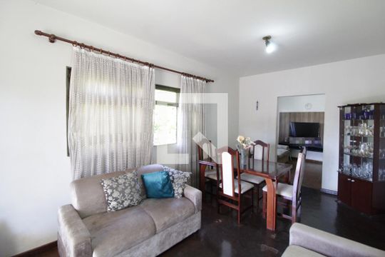Sala 1 de casa para alugar com 3 quartos, 200m² em Tabajaras, Uberlândia
