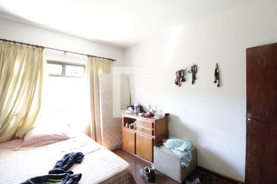 Quarto 1 de casa para alugar com 3 quartos, 200m² em Tabajaras, Uberlândia