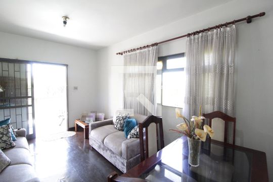 Sala 1 de casa para alugar com 3 quartos, 200m² em Tabajaras, Uberlândia