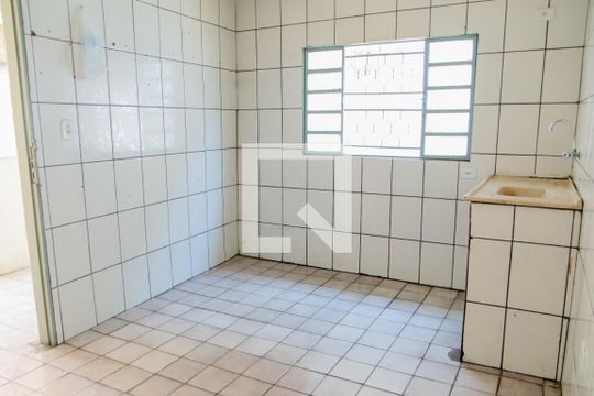 Cozinha de casa para alugar com 1 quarto, 60m² em Jardim Santa Tereza, Embu das Artes
