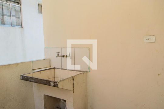 Lavanderia de casa para alugar com 1 quarto, 60m² em Jardim Santa Tereza, Embu das Artes