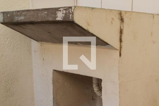 Lavanderia de casa para alugar com 1 quarto, 60m² em Jardim Santa Tereza, Embu das Artes