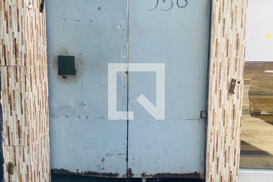 Placa instalada de casa para alugar com 1 quarto, 60m² em Jardim Santa Tereza, Embu das Artes