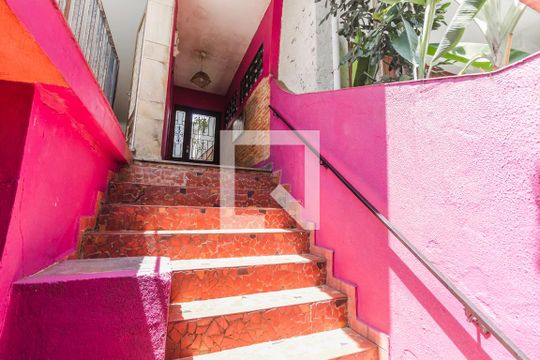 Escada de acesso de casa à venda com 3 quartos, 192m² em Santana, São Paulo