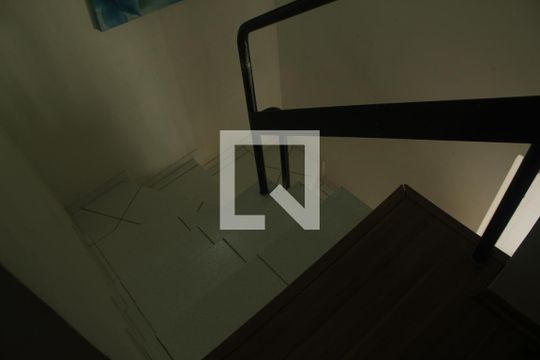 Escada de casa de condomínio à venda com 3 quartos, 96m² em Jardim Umuarama, São Paulo