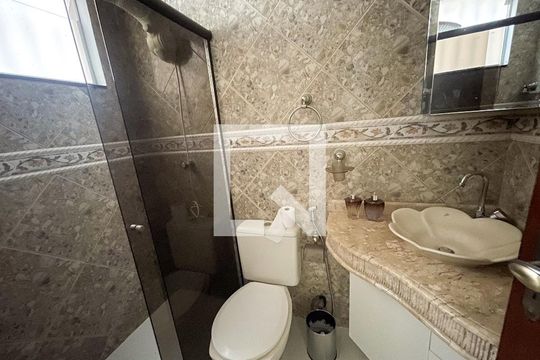 Banheiro de apartamento à venda com 2 quartos, 60m² em Novo Eldorado, Contagem