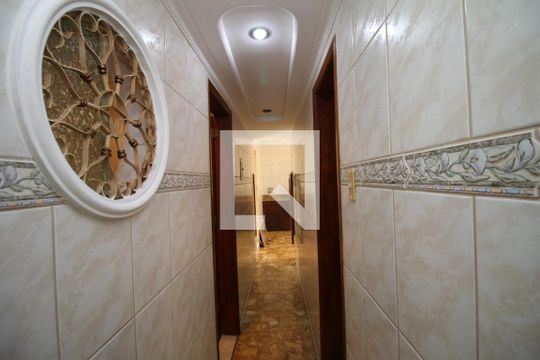Corredor de casa à venda com 5 quartos, 339m² em Penha, Rio de Janeiro