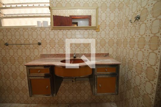 Banheiro de casa à venda com 5 quartos, 339m² em Penha, Rio de Janeiro