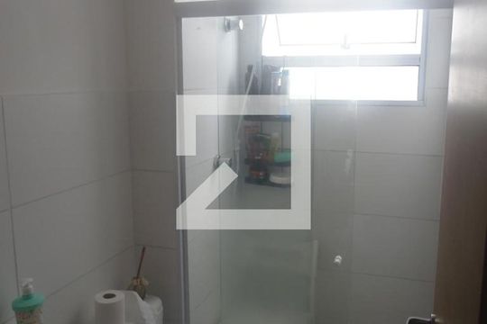 Banheiro de apartamento para alugar com 2 quartos, 40m² em Jardim das Margaridas, Salvador