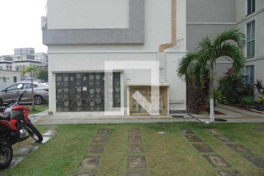 Garagem Privativa  de apartamento para alugar com 2 quartos, 40m² em Jardim das Margaridas, Salvador