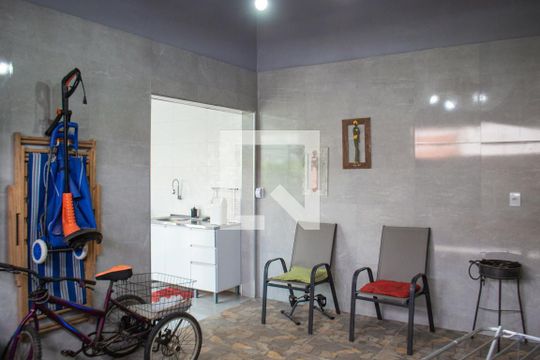 Garagem  de casa à venda com 2 quartos, 193m² em Hípica, Porto Alegre