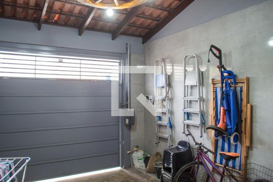 Garagem  de casa à venda com 2 quartos, 193m² em Hípica, Porto Alegre