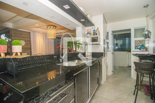 Cozinha e Área de Serviço de apartamento para alugar com 3 quartos, 120m² em Jardim Itu, Porto Alegre