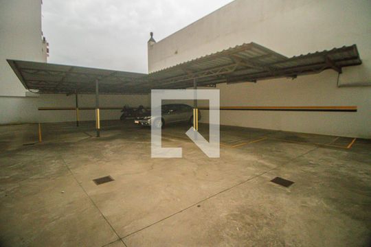 Garagem de apartamento para alugar com 3 quartos, 120m² em Jardim Itu, Porto Alegre