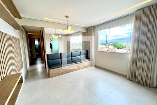 Sala de apartamento para alugar com 2 quartos, 115m² em Arvoredo 2ª Seção, Contagem