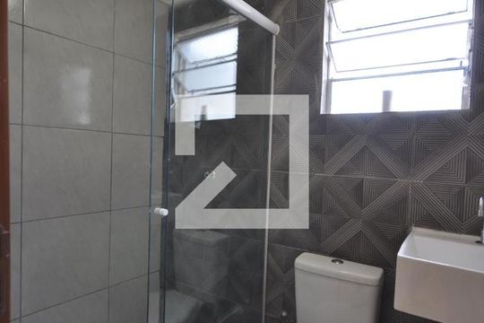 Banheiro de casa para alugar com 2 quartos, 72m² em Parque Vitória, São Paulo