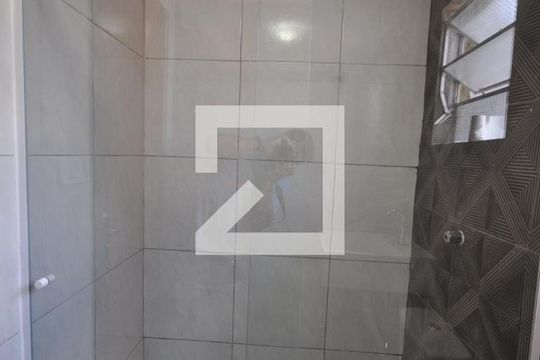 Banheiro de casa para alugar com 2 quartos, 72m² em Parque Vitória, São Paulo