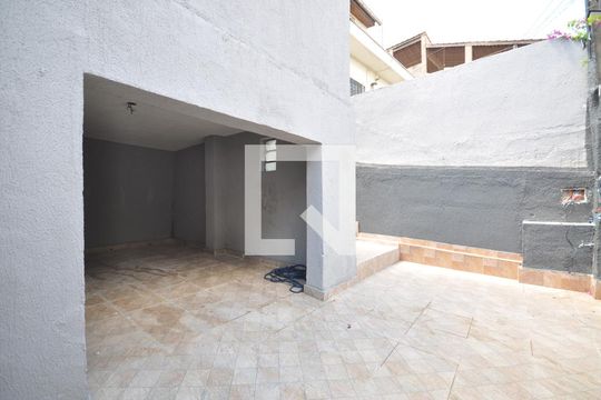 Garagem de casa para alugar com 2 quartos, 72m² em Parque Vitória, São Paulo