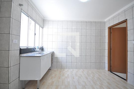 Cozinha de casa para alugar com 2 quartos, 72m² em Parque Vitória, São Paulo