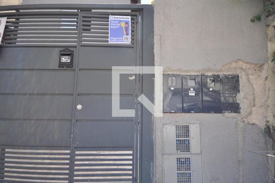 Fachada de casa para alugar com 2 quartos, 72m² em Parque Vitória, São Paulo