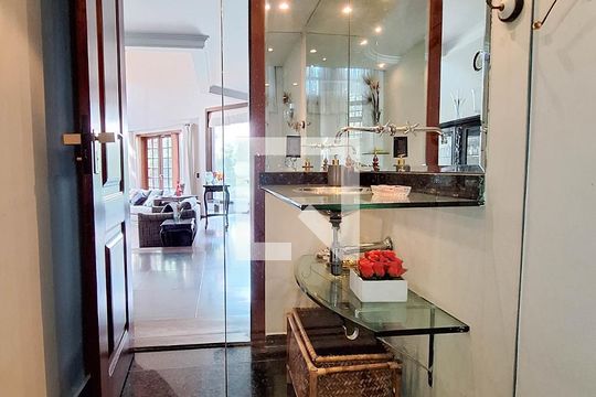 Lavabo 2 de casa para alugar com 5 quartos, 680m² em São Francisco, Niterói