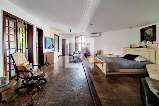 Suíte master de casa para alugar com 5 quartos, 680m² em São Francisco, Niterói