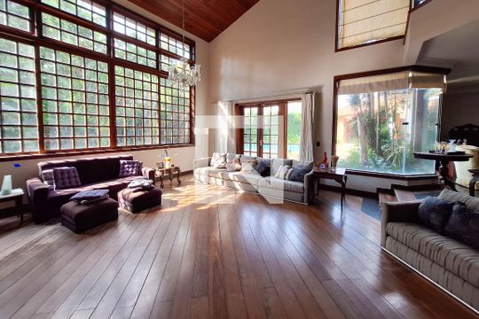 Casa para alugar com 5 quartos, 680m² em São Francisco, Niterói