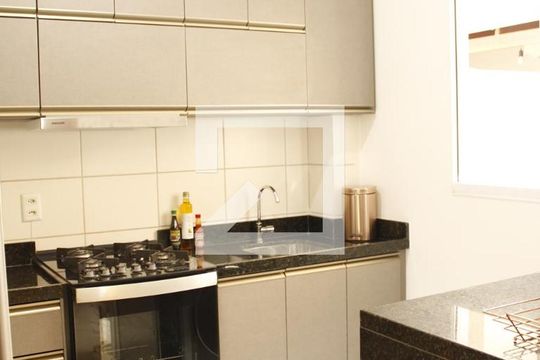 Cozinha de apartamento para alugar com 2 quartos, 55m² em Chacaras Reunidas Santa Terezinha, Contagem