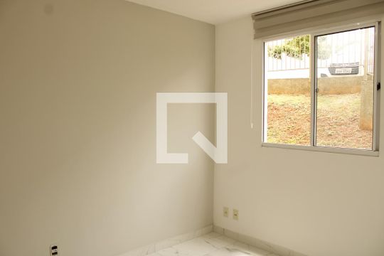 Quarto Solteiro de apartamento para alugar com 2 quartos, 55m² em Chacaras Reunidas Santa Terezinha, Contagem